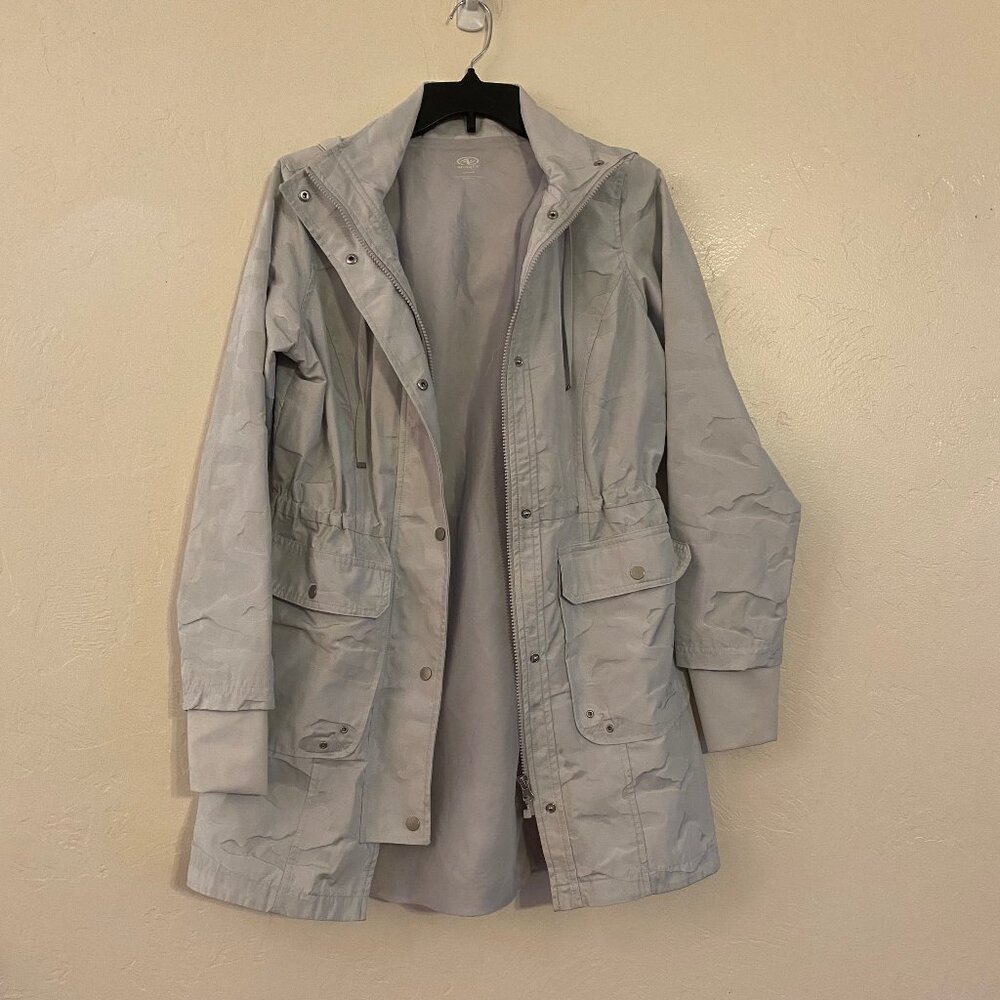 ATHLETIC WORKS WHITE CAMO Thin Women’s size Small Rain Wind Breaker LIKE NEW!!